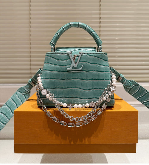 Louis Vuitton  crocodile مليون و600 الف