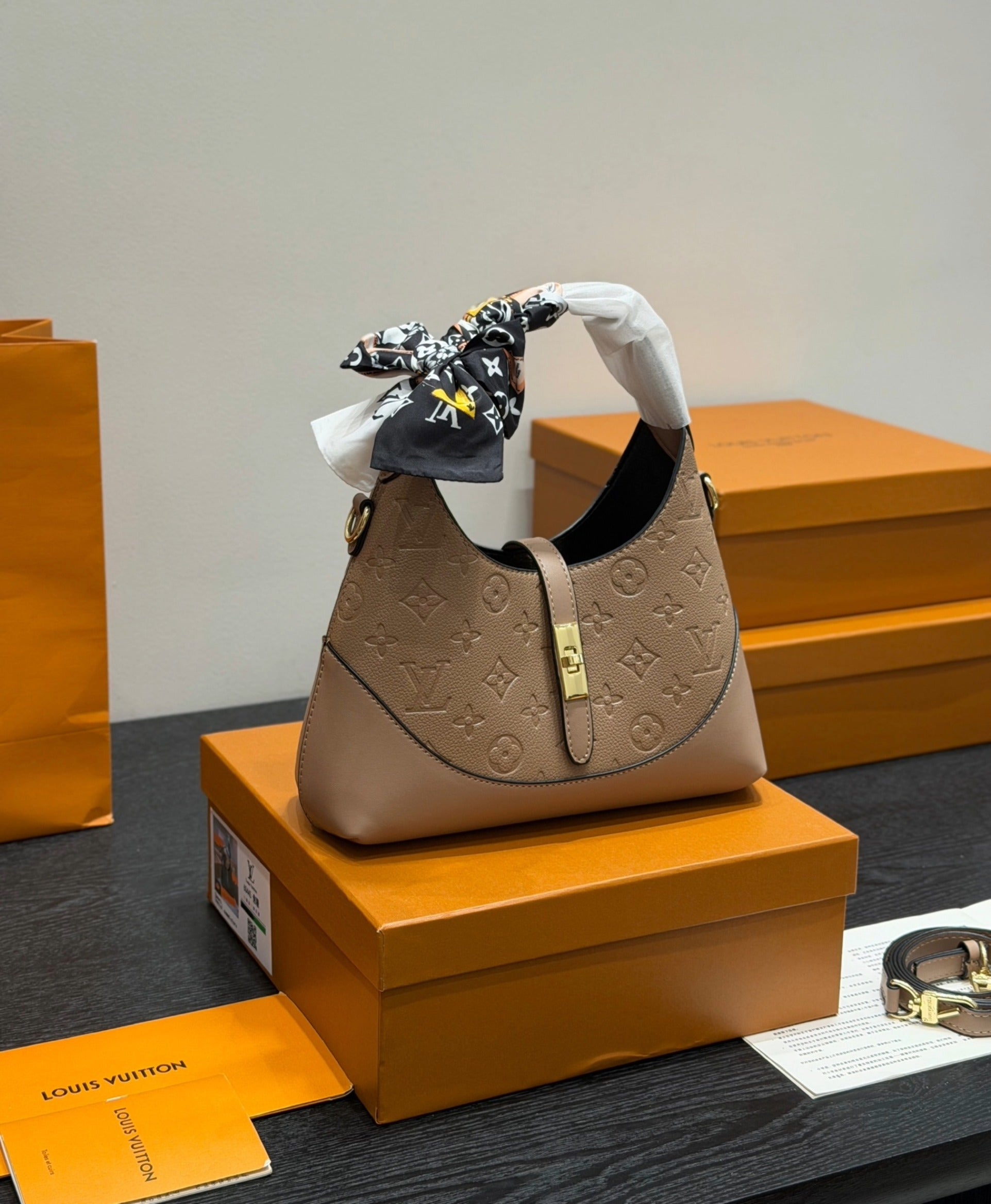 Louis Vuitton  LK مليون و250الف