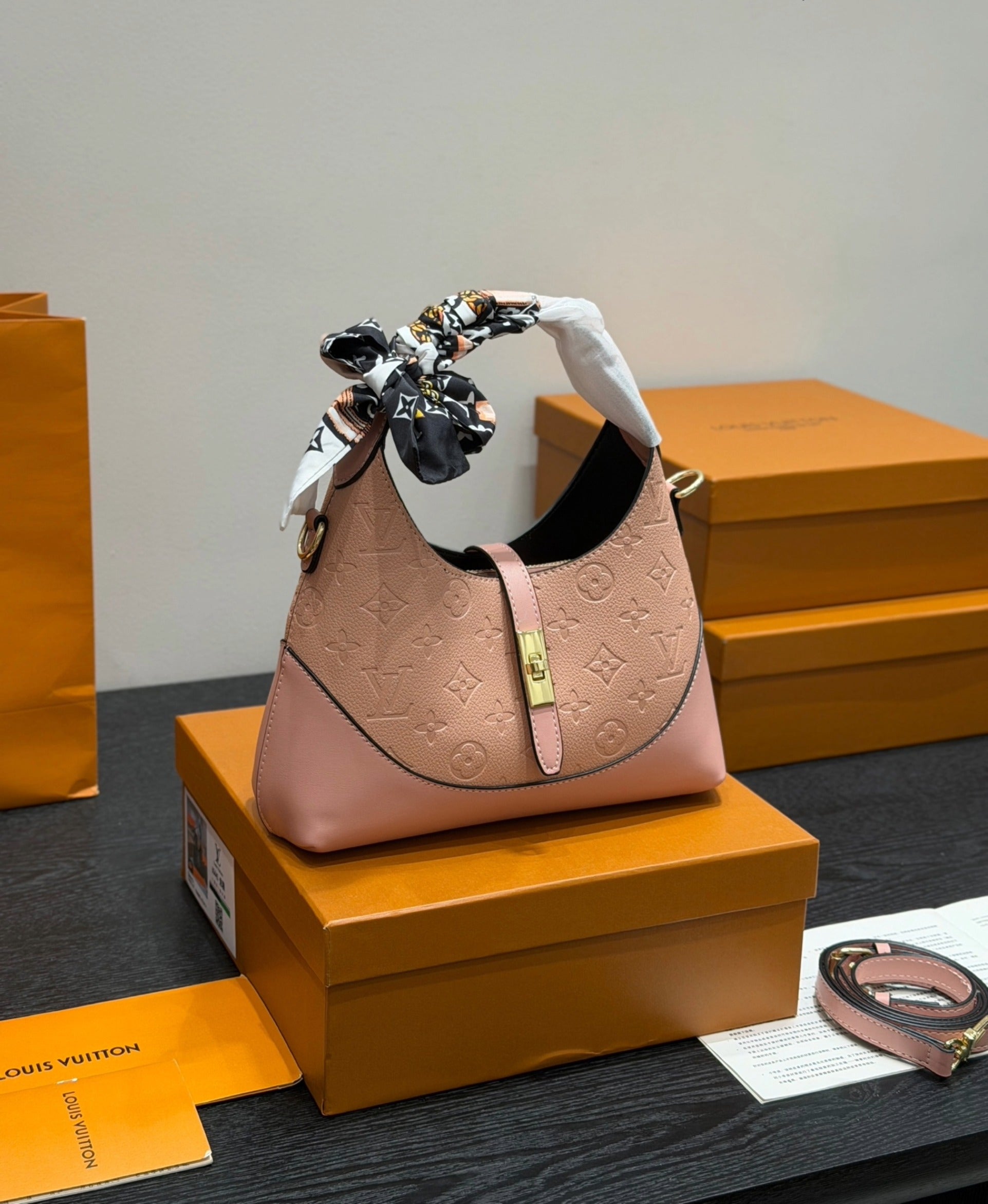 Louis Vuitton  LK مليون و250الف