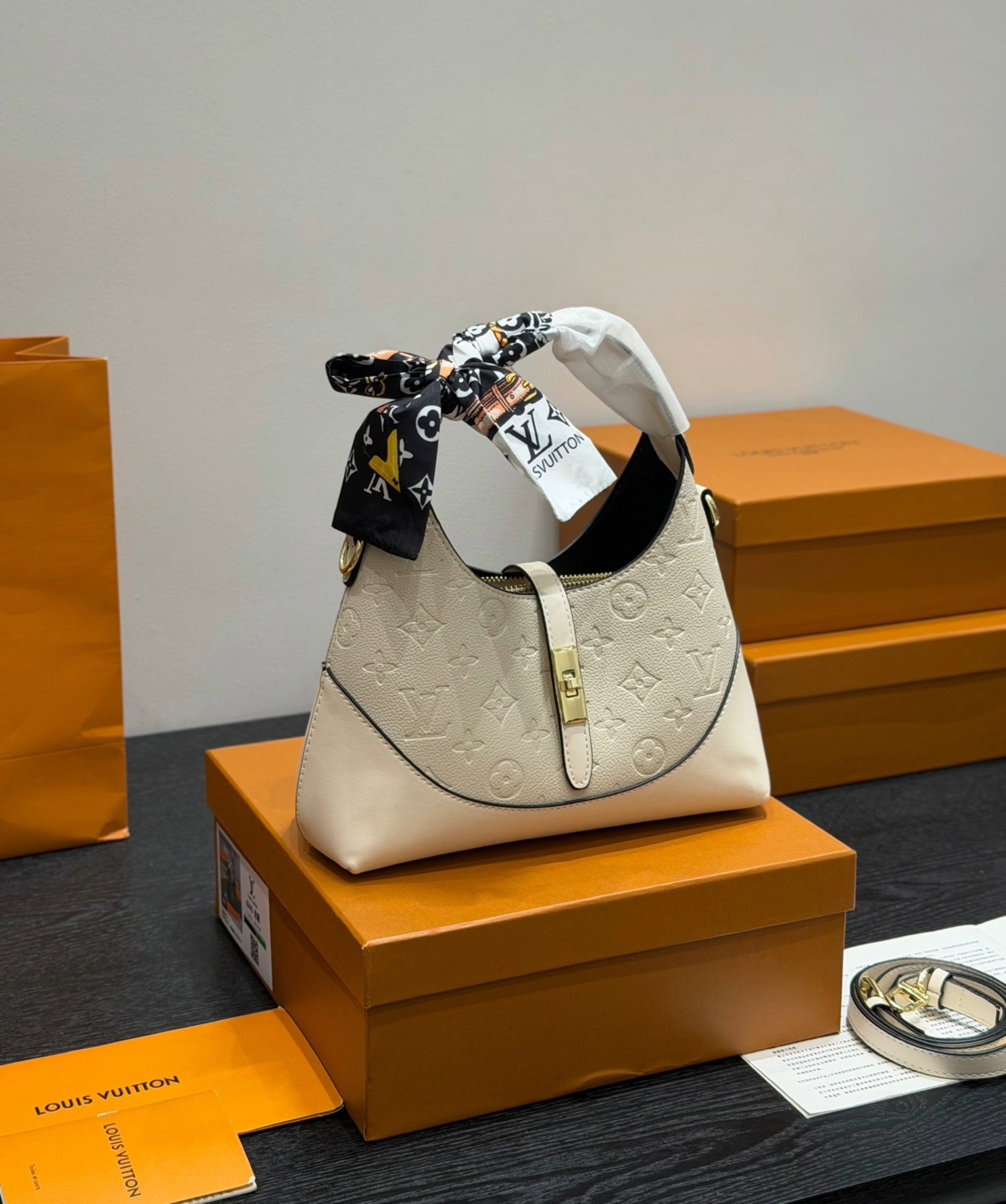 Louis Vuitton  LK مليون و250الف