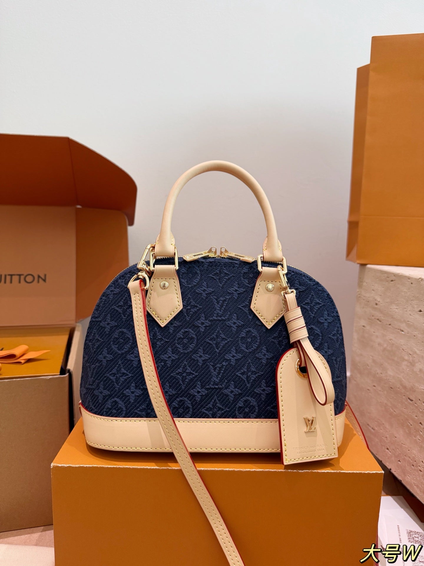 Louis Vuitton  ALMA مليون و300 الف