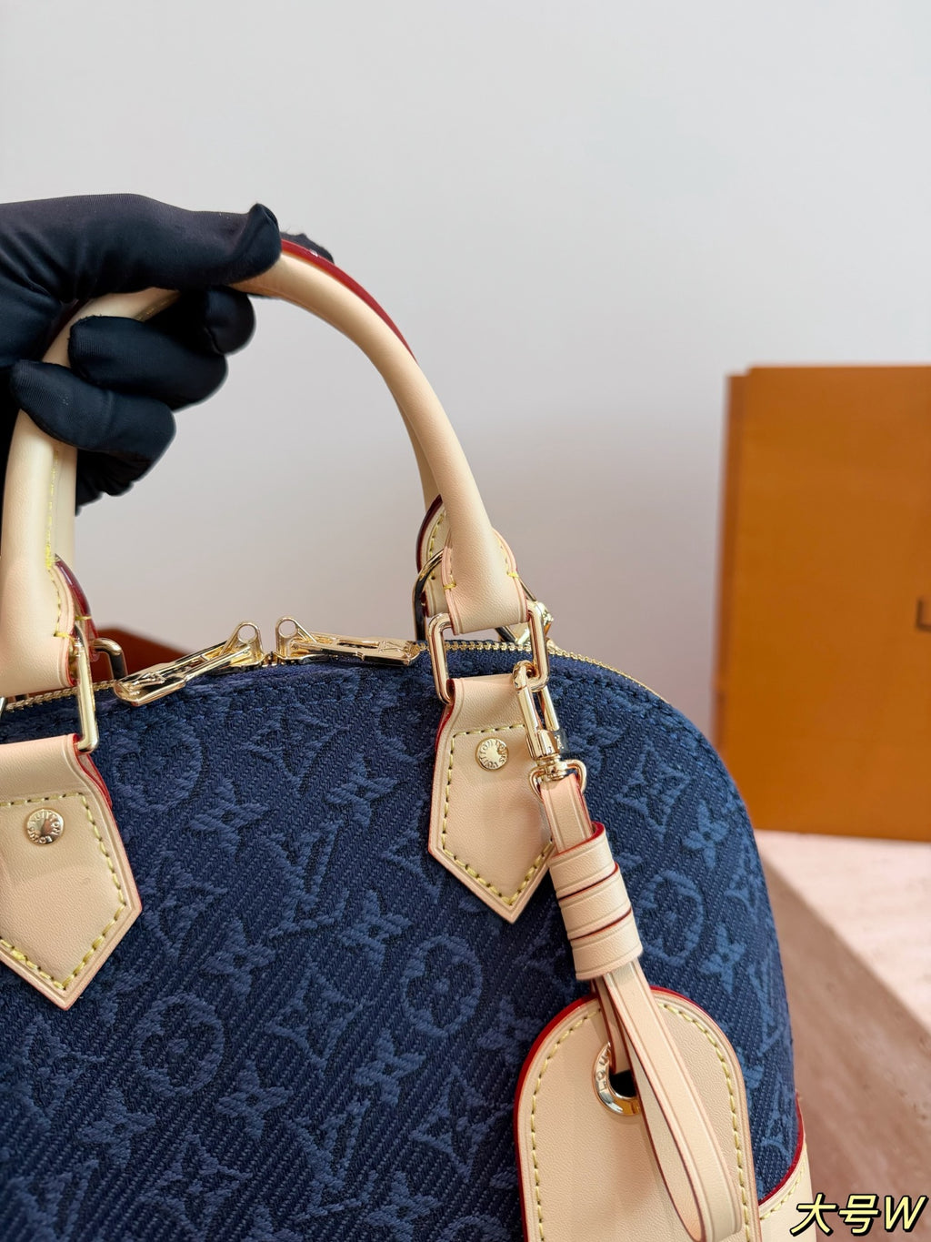 Louis Vuitton  ALMA مليون و300 الف