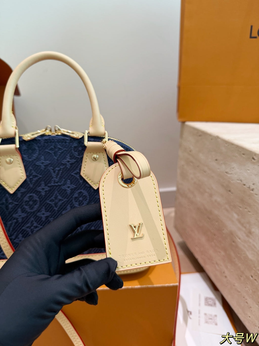 Louis Vuitton  ALMA مليون و300 الف