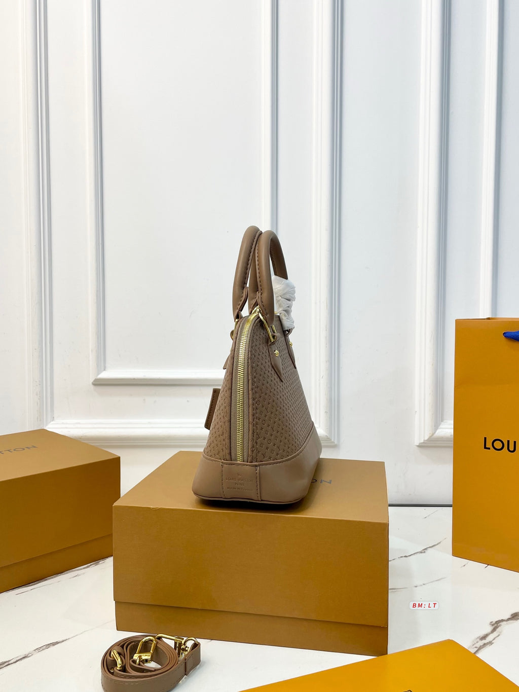 Louis Vuitton  ALMA مليون و300 الف