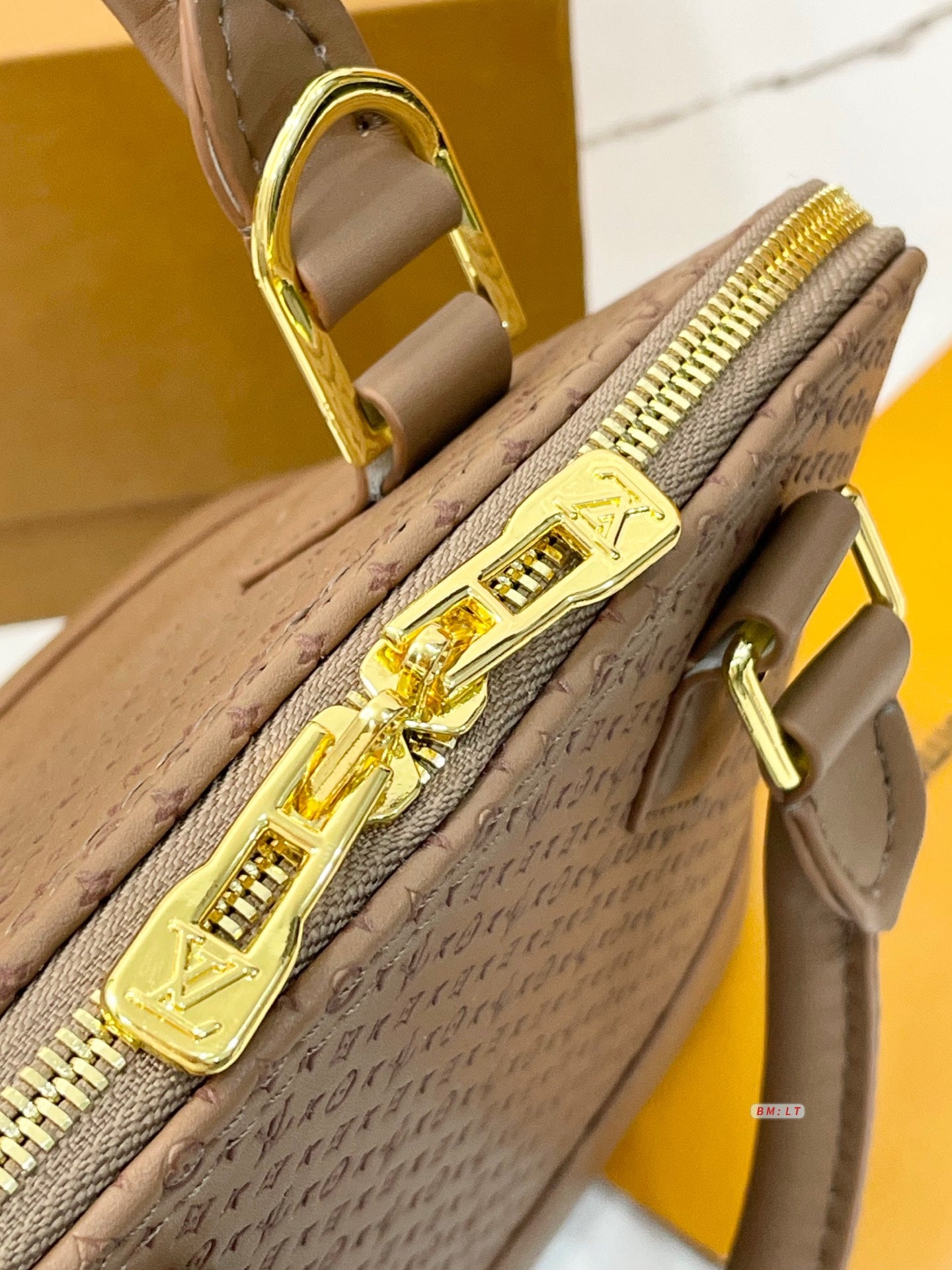 Louis Vuitton  ALMA مليون و300 الف